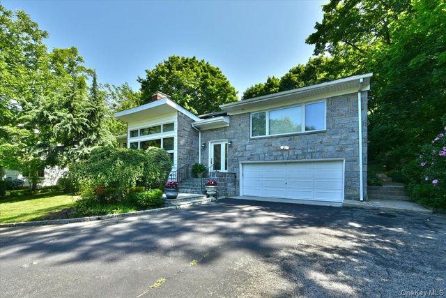 13 Vista Drive, Great Neck, NY 11021