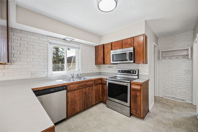 2909 Crestview Avenue, Kalamazoo, MI 49006