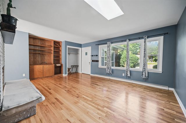 2909 Crestview Avenue, Kalamazoo, MI 49006