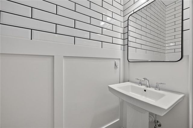 124 W Wieuca Road NE, Sandy Springs, GA 30342