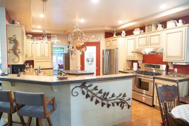 347 Peckerwood Lane, Grants Pass, OR 97527