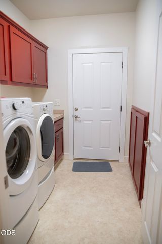 347 Peckerwood Lane, Grants Pass, OR 97527