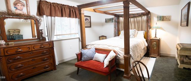 347 Peckerwood Lane, Grants Pass, OR 97527