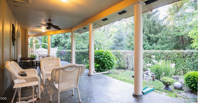 347 Peckerwood Lane, Grants Pass, OR 97527