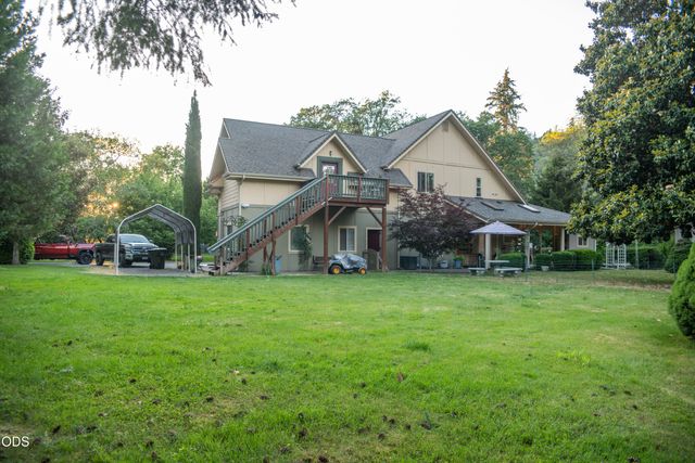 347 Peckerwood Lane, Grants Pass, OR 97527