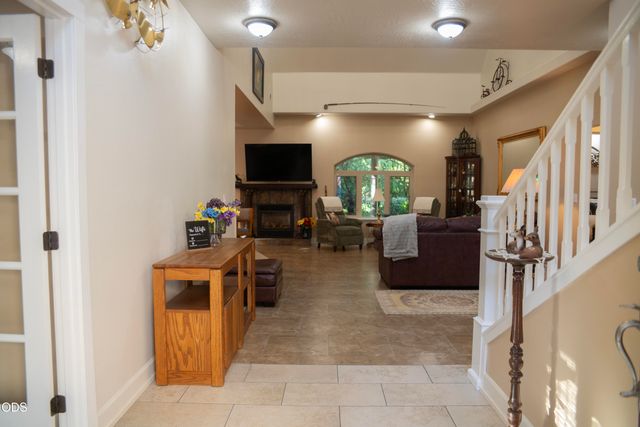 347 Peckerwood Lane, Grants Pass, OR 97527