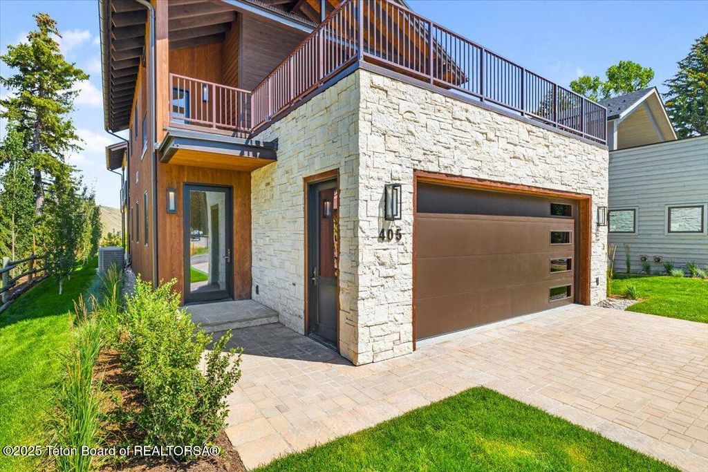 405 TETON Avenue, Jackson, WY 83001 photo 2