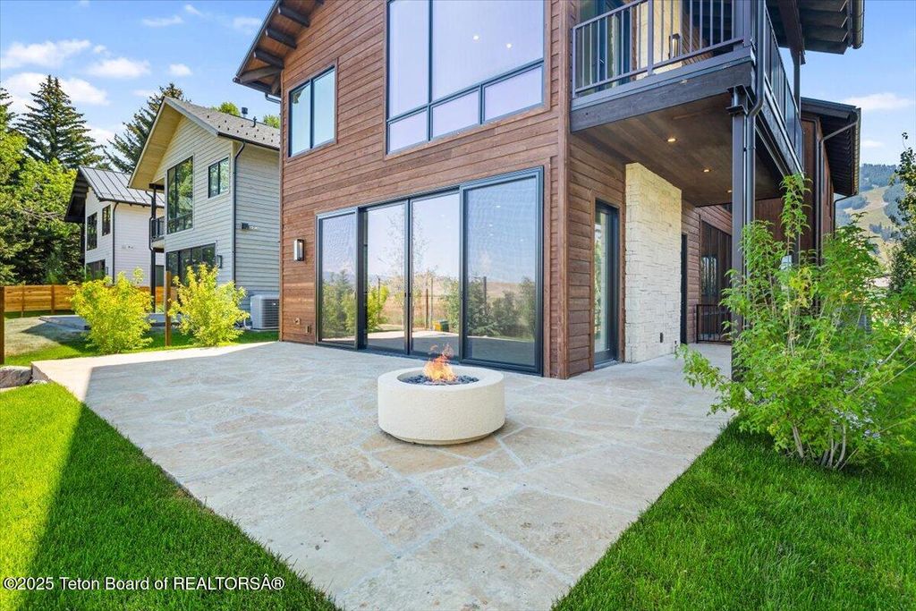 405 TETON Avenue, Jackson, WY 83001 photo 21