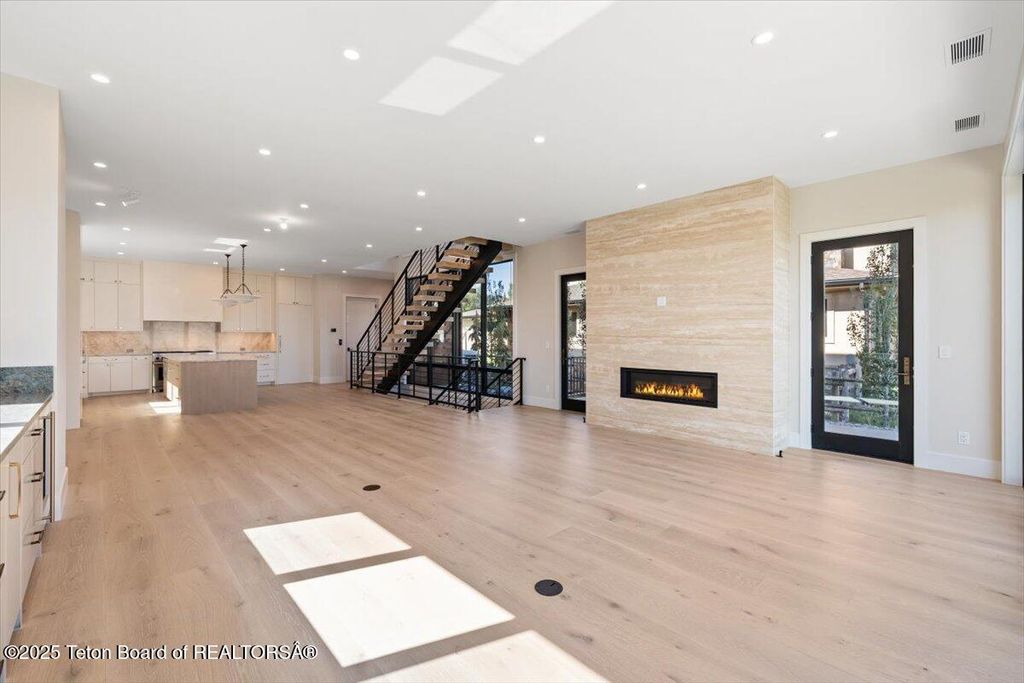 405 TETON Avenue, Jackson, WY 83001 photo 5