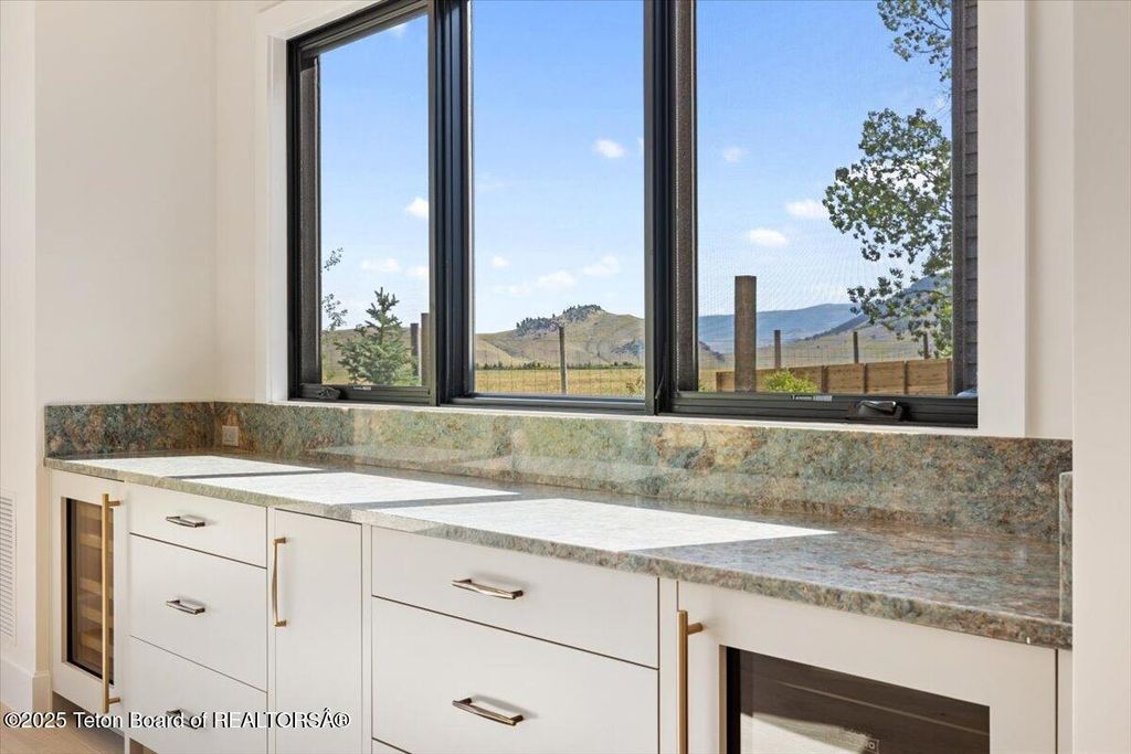 405 TETON Avenue, Jackson, WY 83001 photo 9