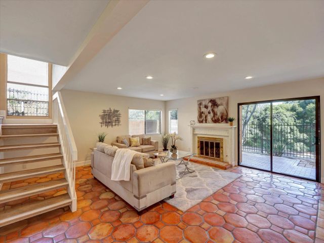 8995 Via Andar, San Diego, CA 92122
