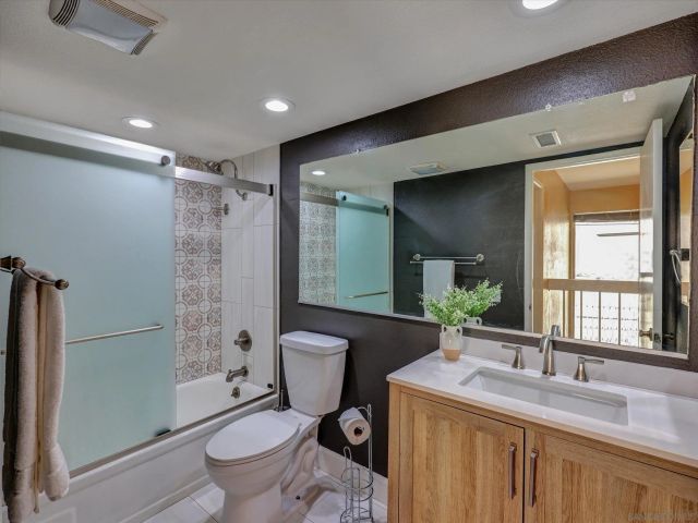 8995 Via Andar, San Diego, CA 92122