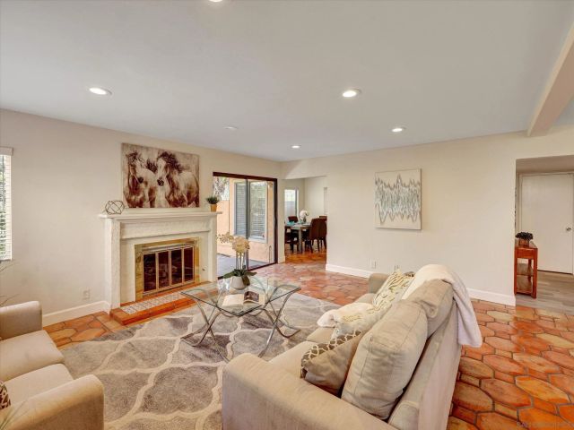 8995 Via Andar, San Diego, CA 92122