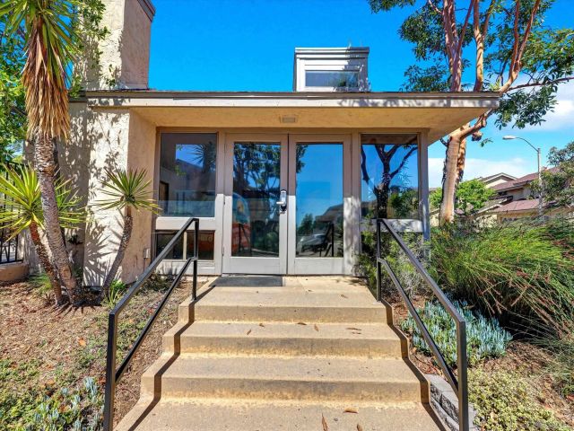 8995 Via Andar, San Diego, CA 92122