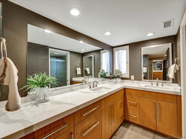 8995 Via Andar, San Diego, CA 92122