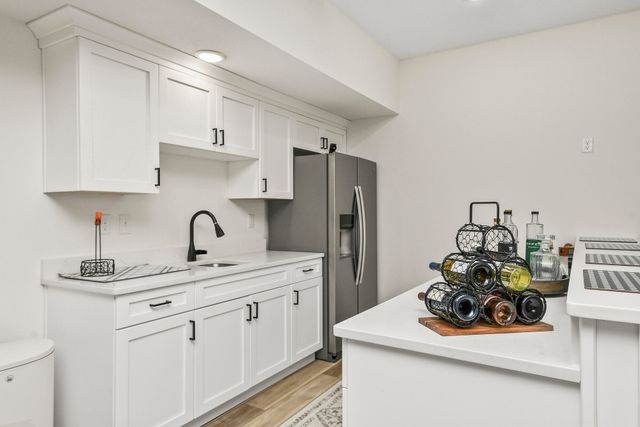 6038 S Maryland Avenue, Springfield, MO 65810