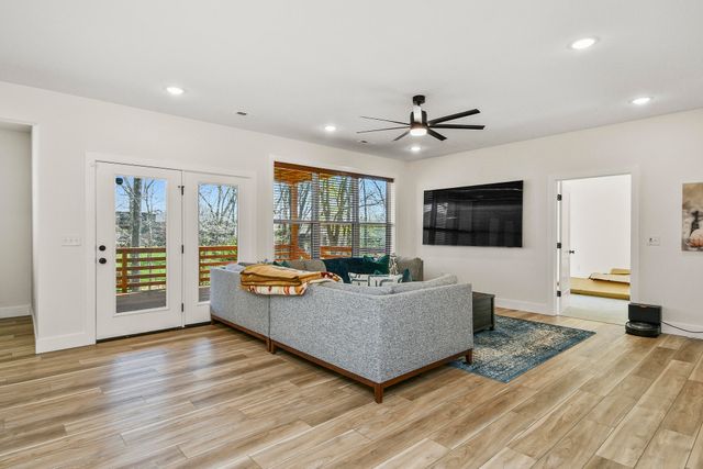 6038 S Maryland Avenue, Springfield, MO 65810