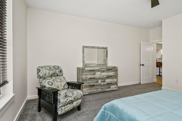 6038 S Maryland Avenue, Springfield, MO 65810