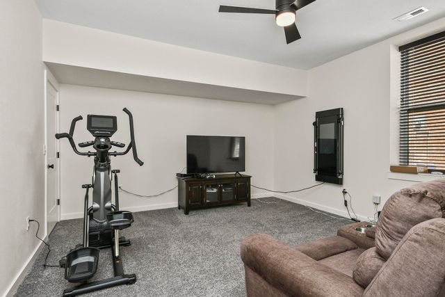 6038 S Maryland Avenue, Springfield, MO 65810