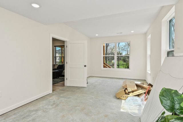 6038 S Maryland Avenue, Springfield, MO 65810
