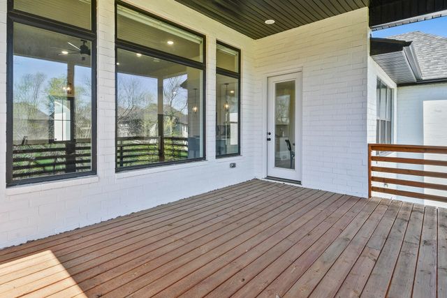 6038 S Maryland Avenue, Springfield, MO 65810