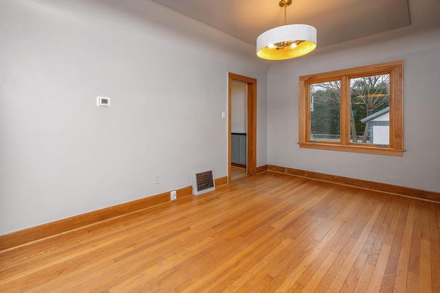 2323 E Falling Heath PLACE, Milwaukee, WI 53207
