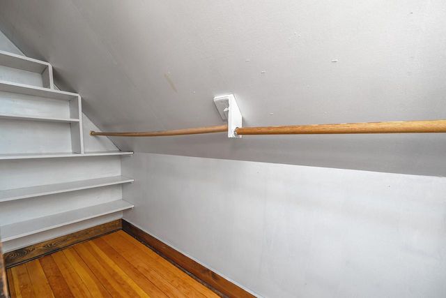 2323 E Falling Heath PLACE, Milwaukee, WI 53207