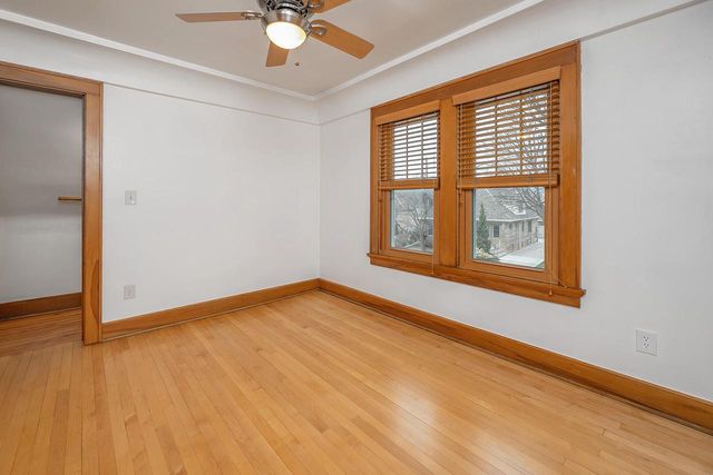 2323 E Falling Heath PLACE, Milwaukee, WI 53207