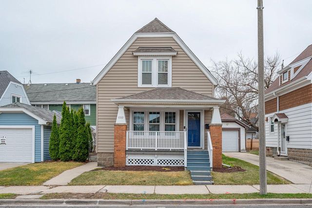 2323 E Falling Heath PLACE, Milwaukee, WI 53207