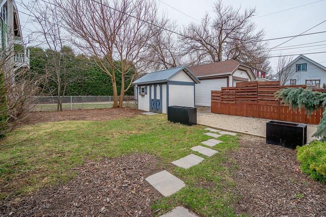 2323 E Falling Heath PLACE, Milwaukee, WI 53207