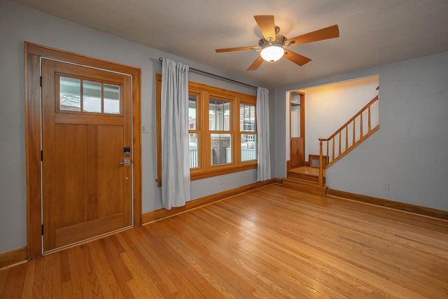 2323 E Falling Heath PLACE, Milwaukee, WI 53207