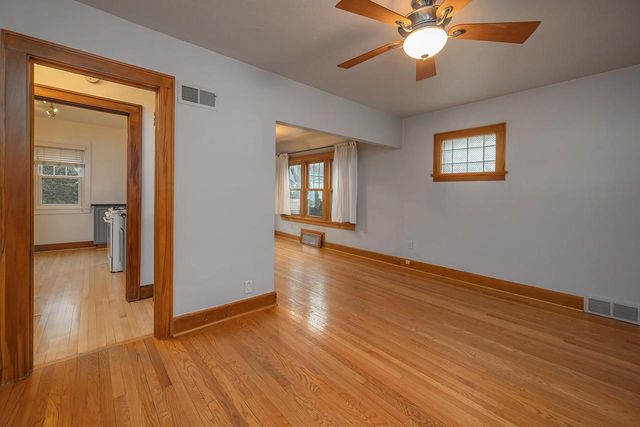 2323 E Falling Heath PLACE, Milwaukee, WI 53207