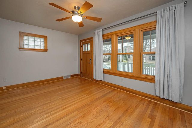 2323 E Falling Heath PLACE, Milwaukee, WI 53207