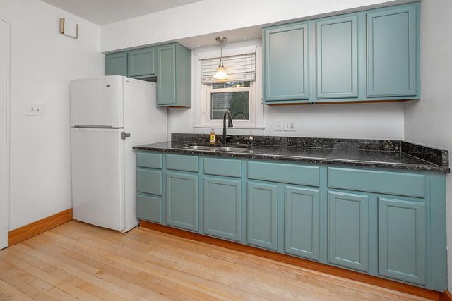 2323 E Falling Heath PLACE, Milwaukee, WI 53207