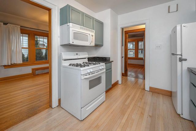 2323 E Falling Heath PLACE, Milwaukee, WI 53207