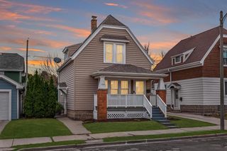 2323 E Falling Heath PLACE, Milwaukee, WI 53207