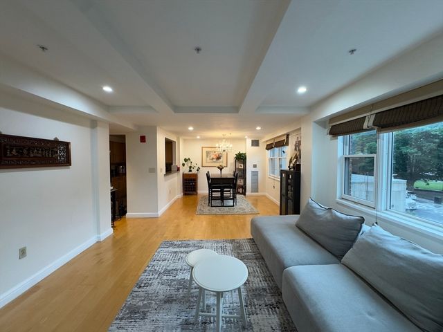183-185A Massachusetts Ave 304, Boston, MA 02115