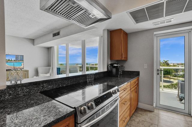 2715 N OCEAN Boulevard 6C, Fort Lauderdale, FL 33308