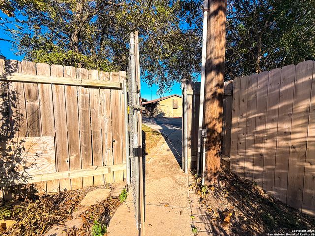 10402 Redlawn, San Antonio, TX 78230