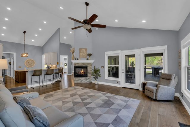 12 Hickory View Ln, Crossville, TN 38572