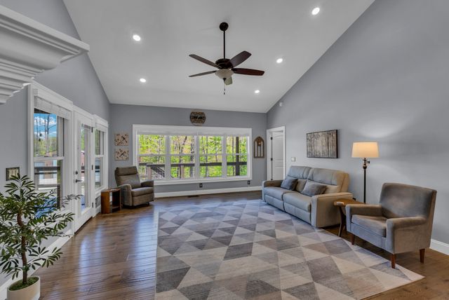 12 Hickory View Ln, Crossville, TN 38572