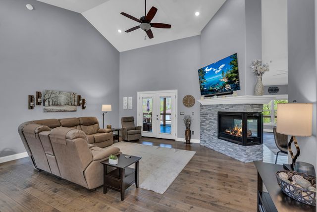 12 Hickory View Ln, Crossville, TN 38572