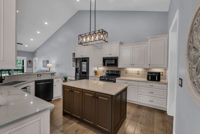 12 Hickory View Ln, Crossville, TN 38572