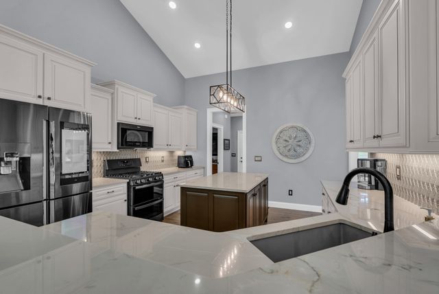 12 Hickory View Ln, Crossville, TN 38572