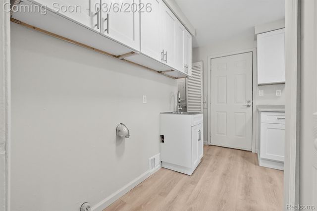 977 Kettering Avenue, Pontiac, MI 48340