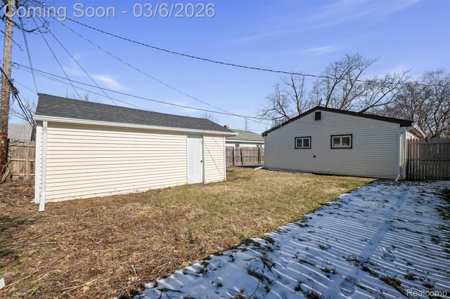 977 Kettering Avenue, Pontiac, MI 48340