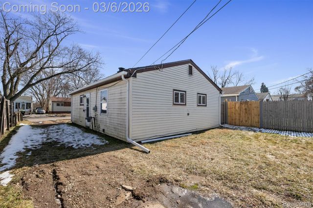 977 Kettering Avenue, Pontiac, MI 48340