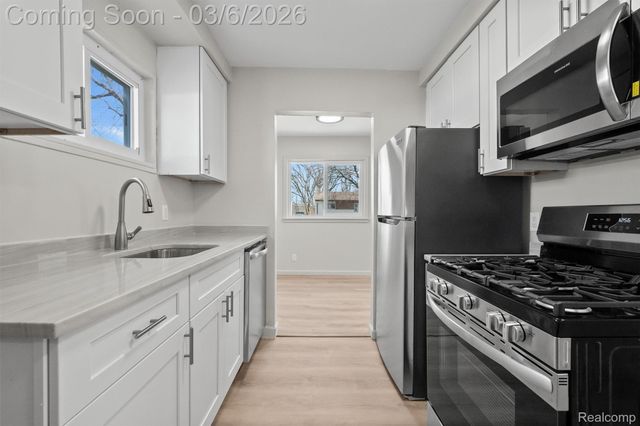 977 Kettering Avenue, Pontiac, MI 48340