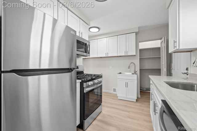 977 Kettering Avenue, Pontiac, MI 48340