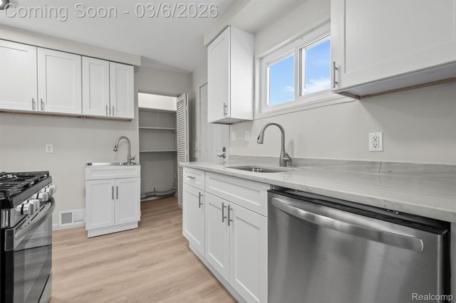 977 Kettering Avenue, Pontiac, MI 48340